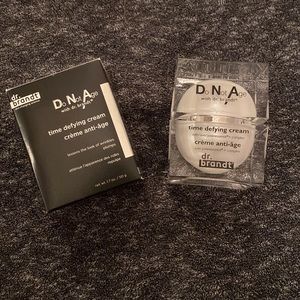 Dr. Brandt Do Not Age (DNA) ave defying smoothing cream
